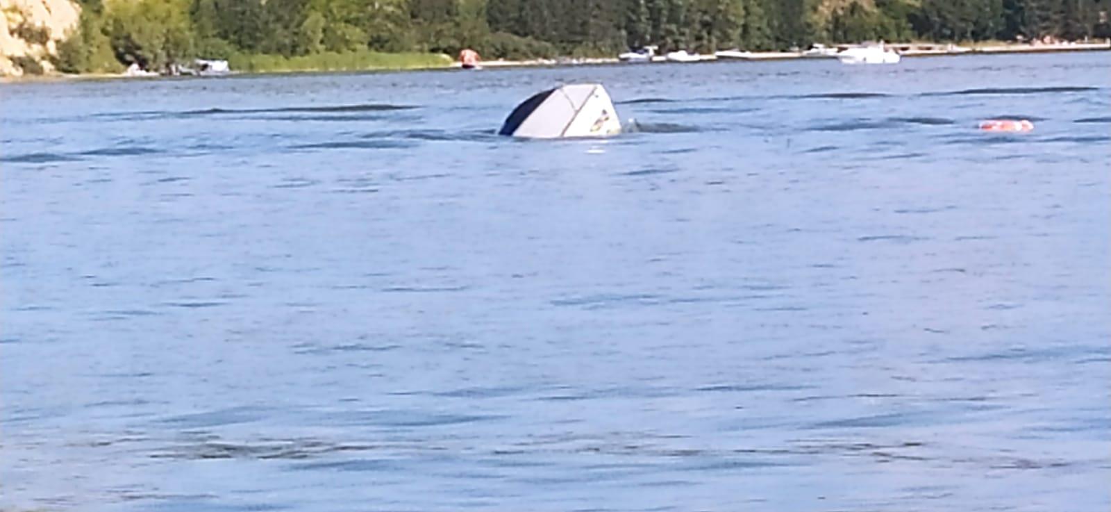 Фото В Новосибирской области опубликовали фото затонувшего в Морозово катера 2